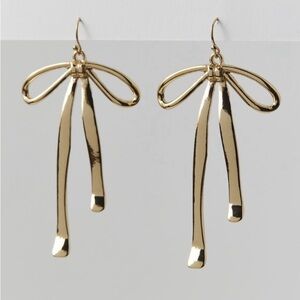 Bow earrings Urban outfitters